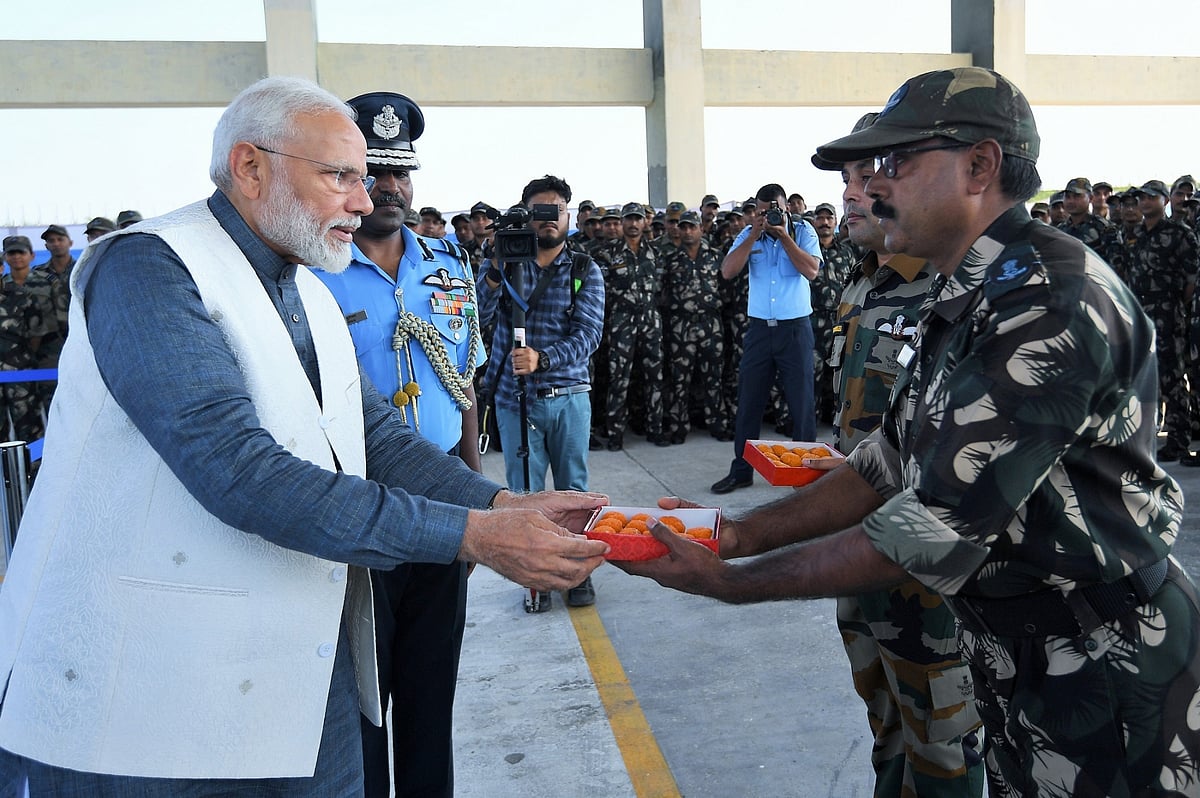 PM Modi distributing sweets to soldiers in Rajouri.