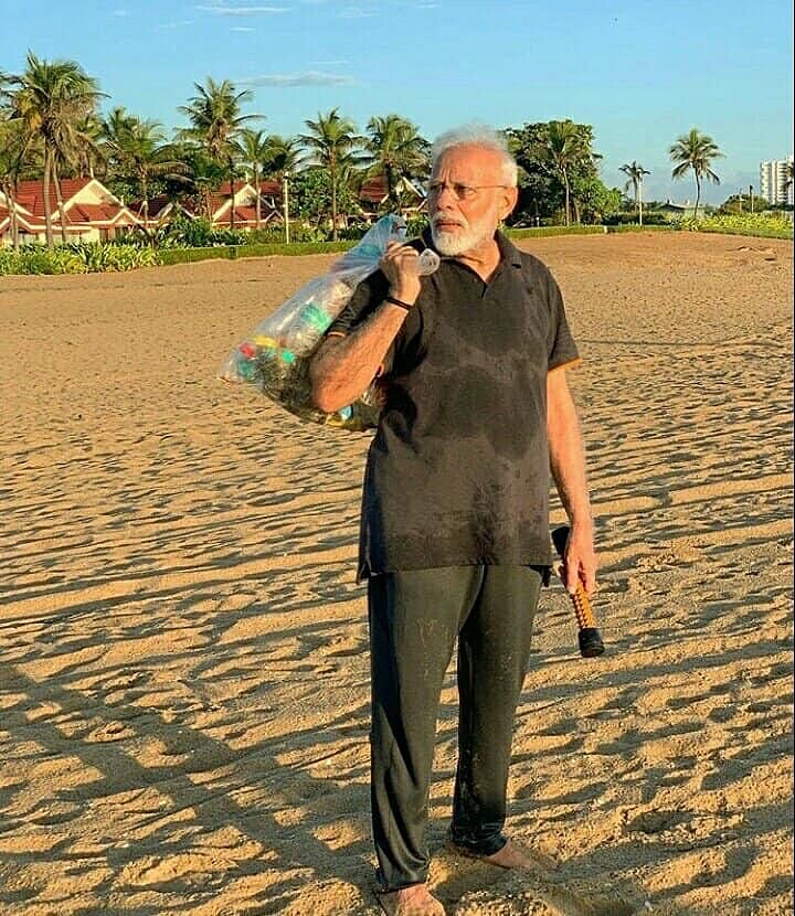 What was Our Great Leader doing with acupressure roller in his hand?