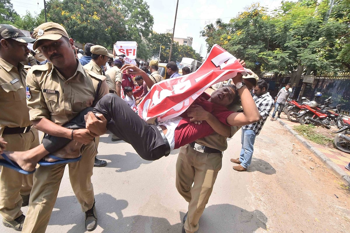 Left parties on fast in support of Telangana RTC employees
