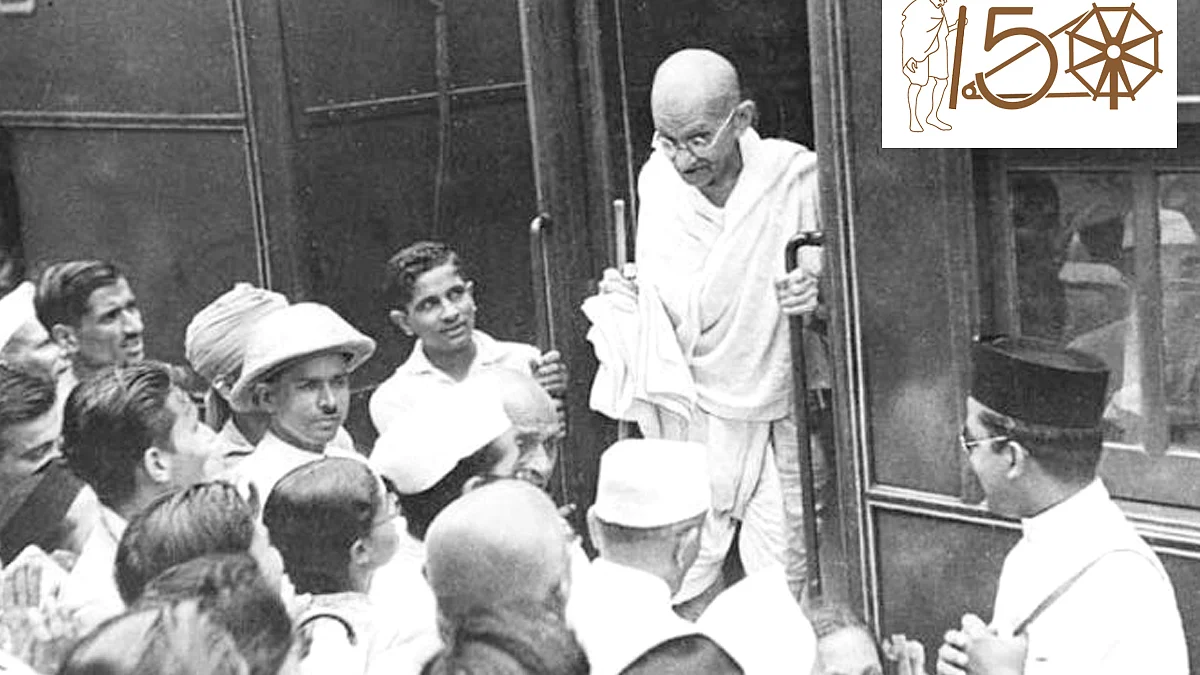 Mahatma Gandhi wasted no time even on trains       