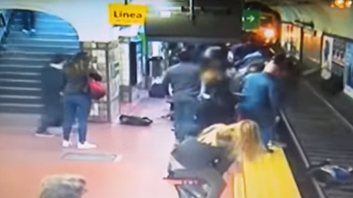 WATCH : Woman in Argentina rescued after commuter faints and falls onto subway tracks