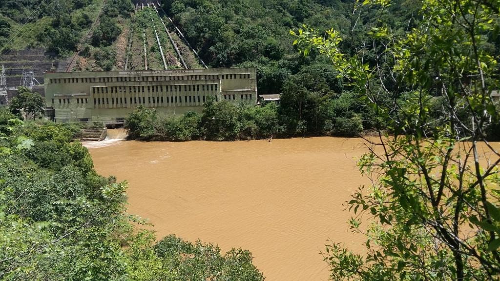 Flood alert in Geddai dam area near Ooty, 4 escape unhurt in revetment collapse