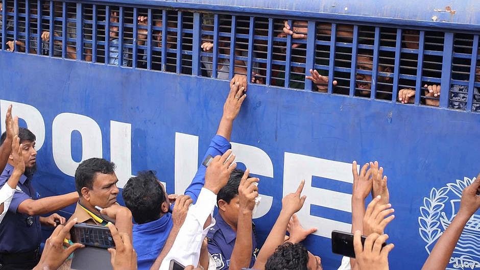 Bangladesh sentences 16 to death for burning teen alive