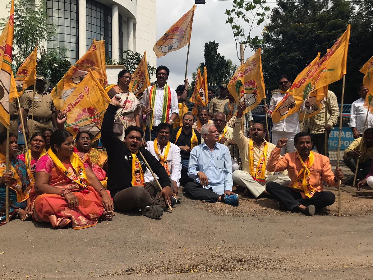 Massive protests in Hyderabad, Telangana against KCR government by employees