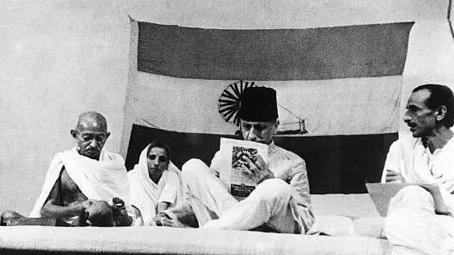 Maulana Abul Kalam Azad with Mahatma Gandhi