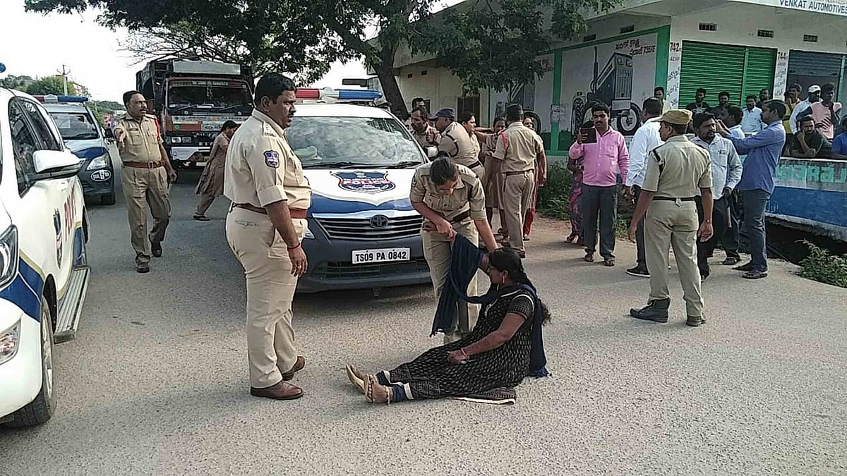 RTC buses remain off raids in Hyderabad for 5th day