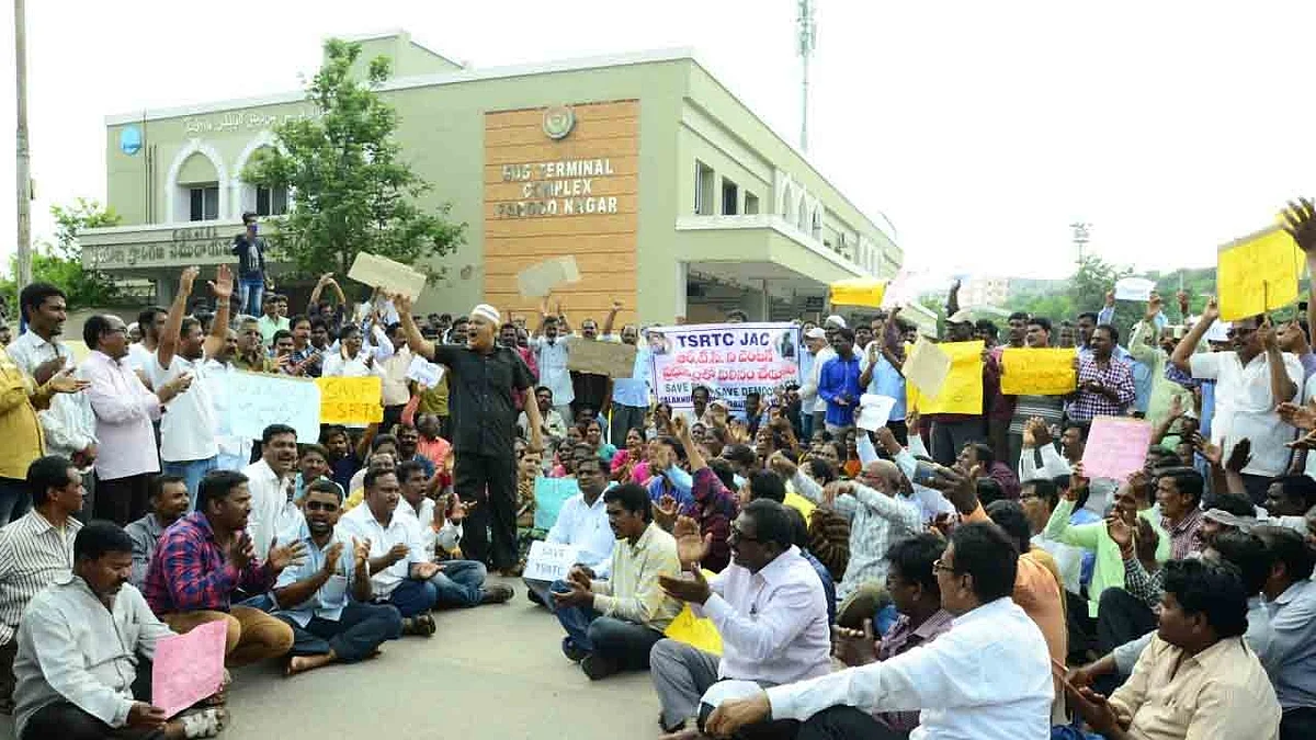 Telangana State Road Transport Corporation (TSRTC) employees stage a demonstration in Hyderabad on Oct 15, 2019. (IANS Photo)