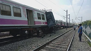 10 injured in collision between two trains in Hyderabad