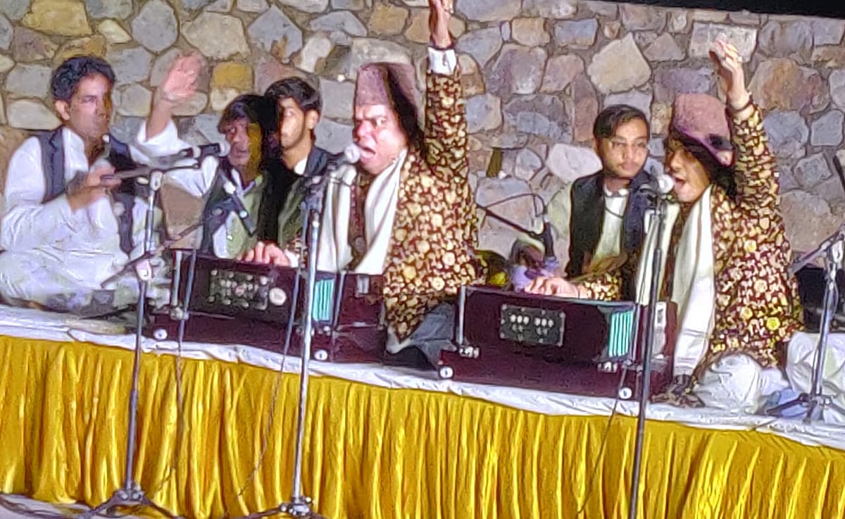 Qawwals Sultan Niazi and brothers