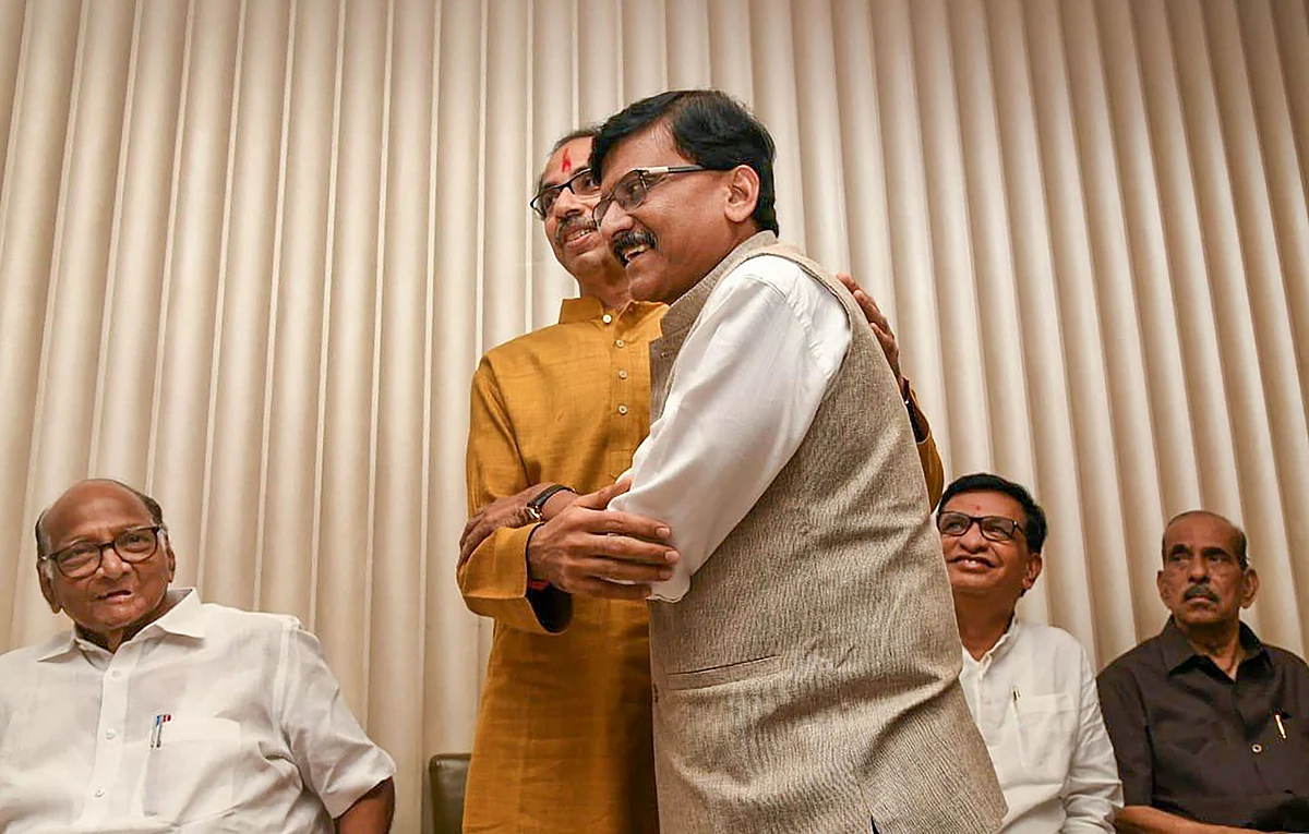 Uddhav Thackeray stakes claim to form govt, curtains for now