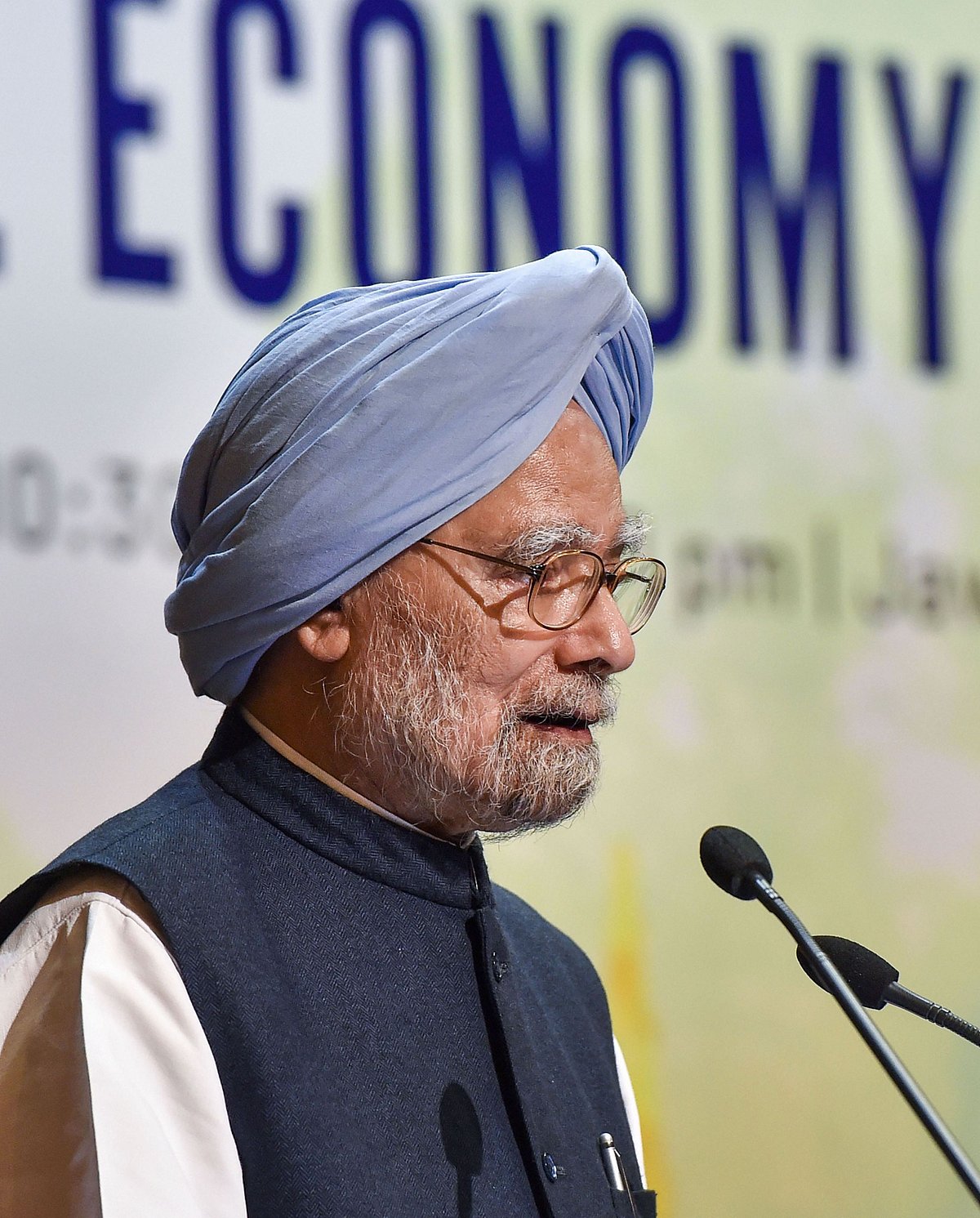 Manmohan Singh: Economic troubles reflection of atmosphere of fear, distrust in society 