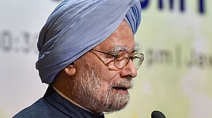Manmohan Singh: Economic troubles reflection of atmosphere of fear, distrust in society