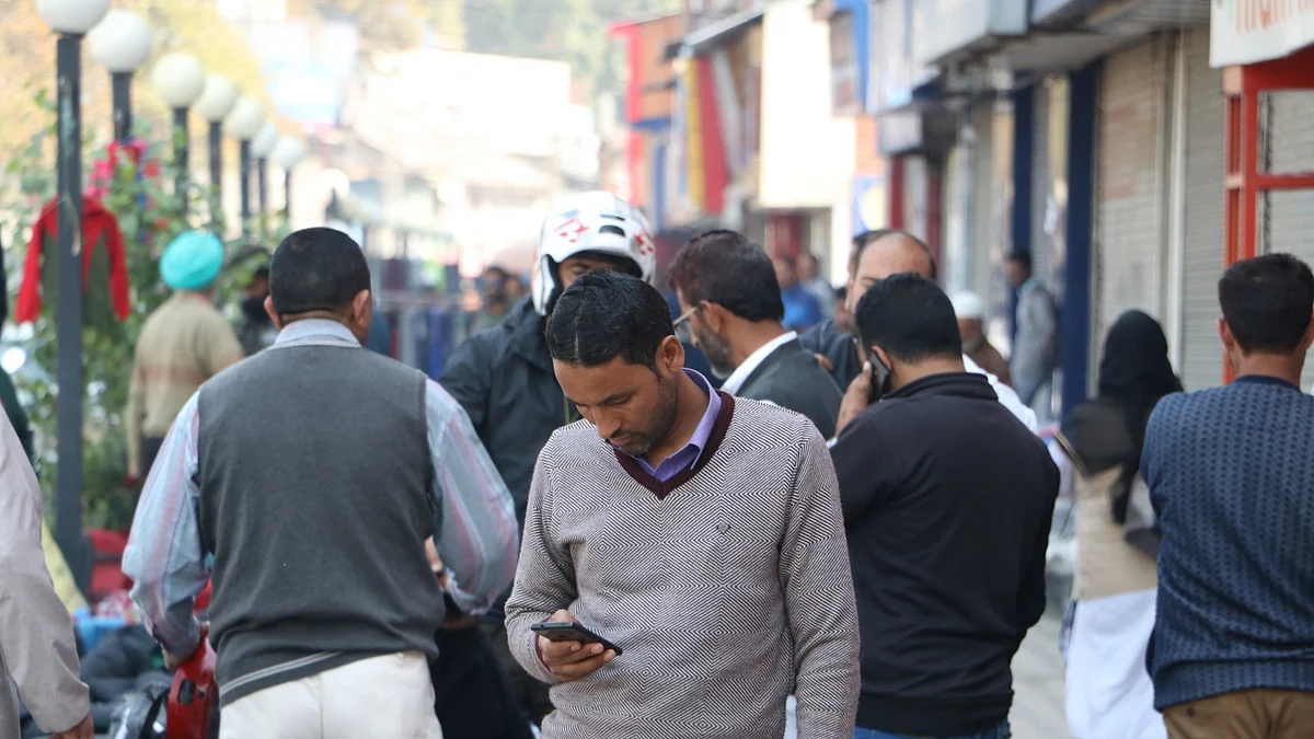 Despite SMS blockade in Kashmir, this man manages to send messages to family