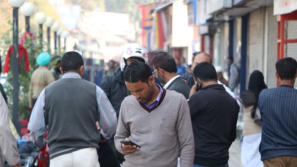 Despite SMS blockade in Kashmir, this man manages to send messages to family