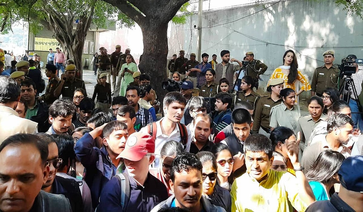 Blind JNU students manhandled by police protest outside PHQ 