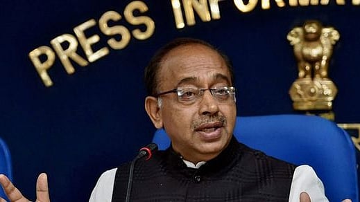Twitterati slam BJP leader Vijay Goel for violating Odd Even Scheme