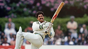 Hats off Ranveer: Kapil Dev on actor’s Natraj shot for ‘83’