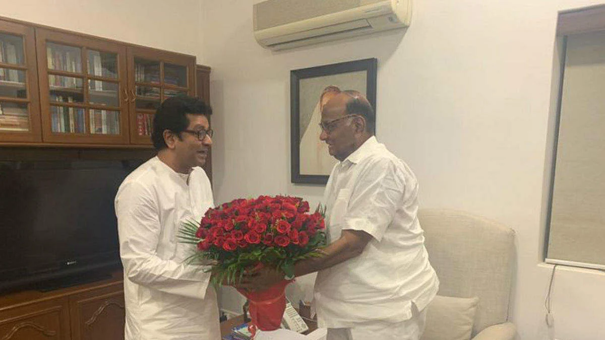 MNS chief Raj Thackeray with Sharad Pawar (Photo courtesy: Twitter)
