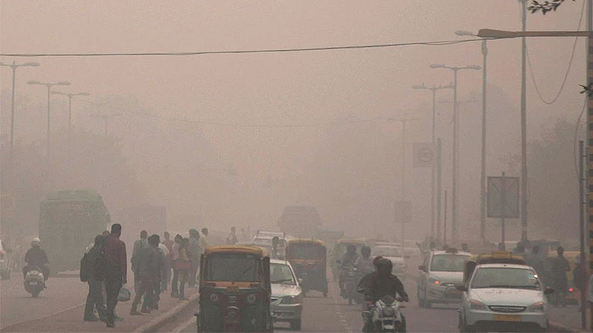 The national capital has been covered in a blanked of haze for the past few days with doctors advising people to stay indoors and avoid physical exertion (PTI photo) 