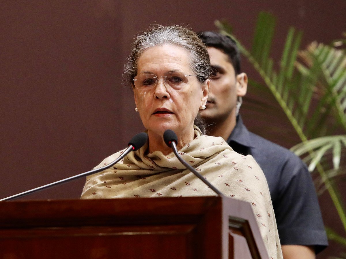 Sonia Gandhi expresses concern over Delhi air pollution
