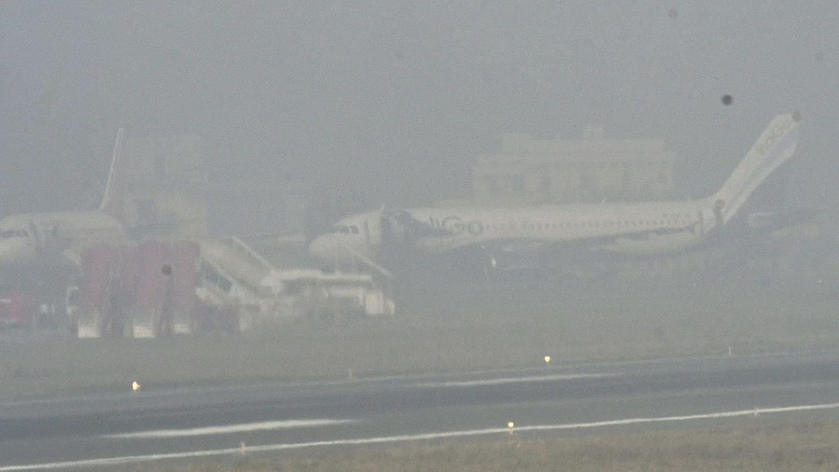 Smog in Delhi airport (IANS Photo)
