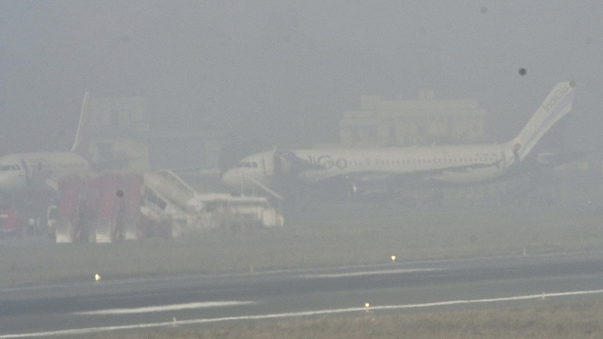Smog in Delhi airport (IANS Photo)