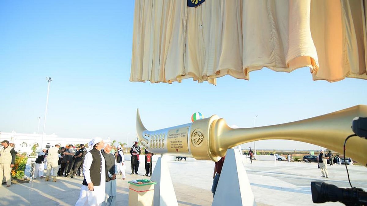 Pak PM Imran Khan inaugurating the Kartarpur Corridor and renovated Gurdwara Darbar Sahib at Kartarpur on Nov 9