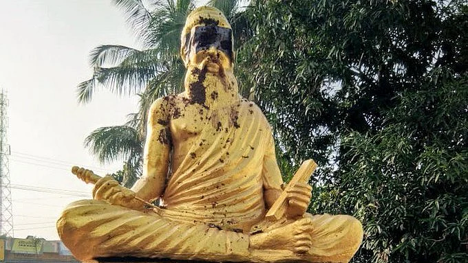 Leaders condemn desecration of Thiruvalluvar statue