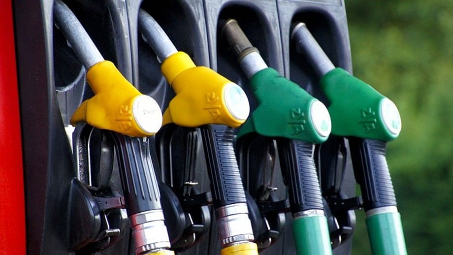 Kerala: 12,000 litres of petrol spills as fuel tanker overturns