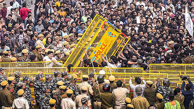 JNU students protesting against the fees hike near varsity campus on Tuesday (PTI photo)