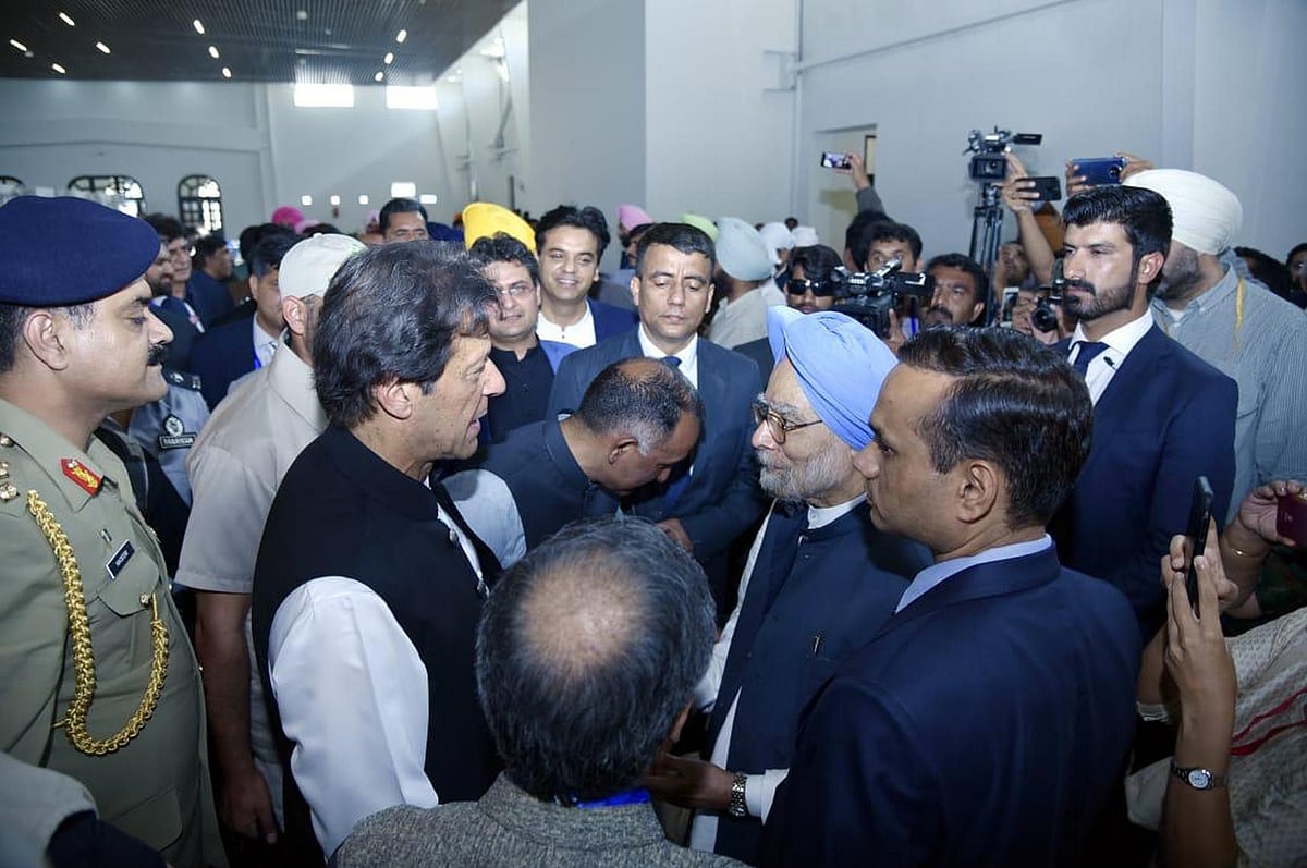 Pak PM Imran Khan interacts with former Indian PM Dr Manmohan Singh during the inauguration ceremony of Kartarpur Sahib Corridor