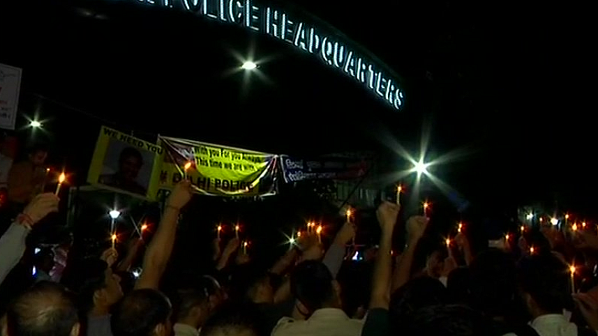 Police personnel hold candlelight protest at Delhi Police Headquarters (Photo courtesy: Social Media)