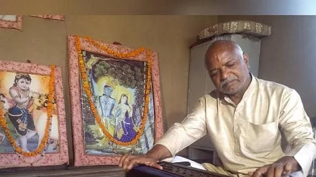 BHU Muslim professor’s father Ramzan Khan sings bhajans, but no one protests  