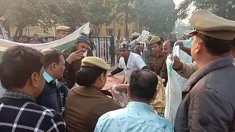 Uttar Pradesh: Rape victim from Unnao set ablaze on the way to court, five arrested