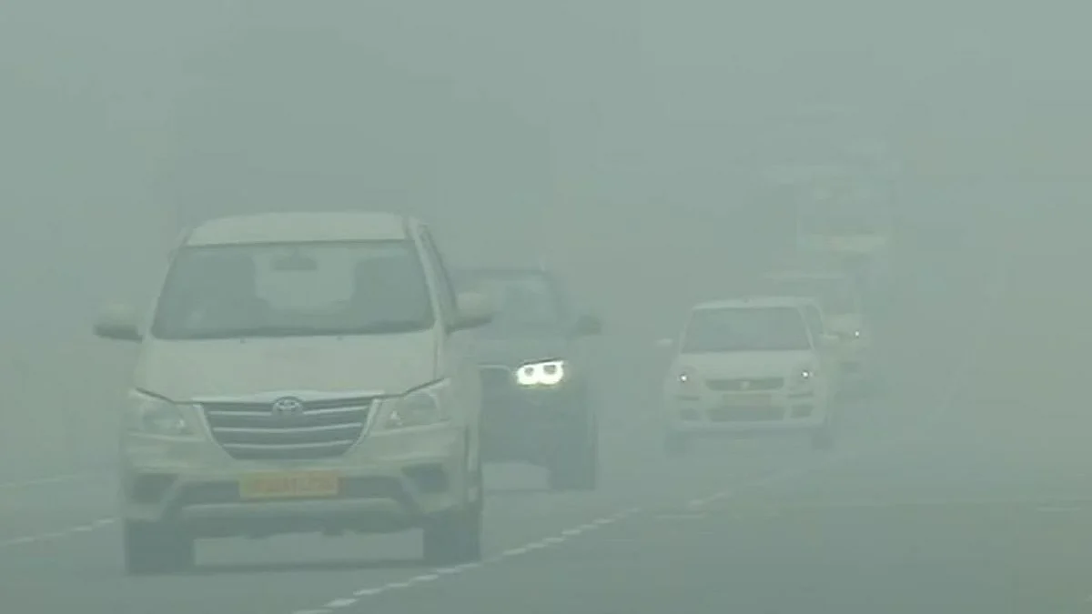 Dense fog in parts of Delhi, minimum temp at 10.2 deg C