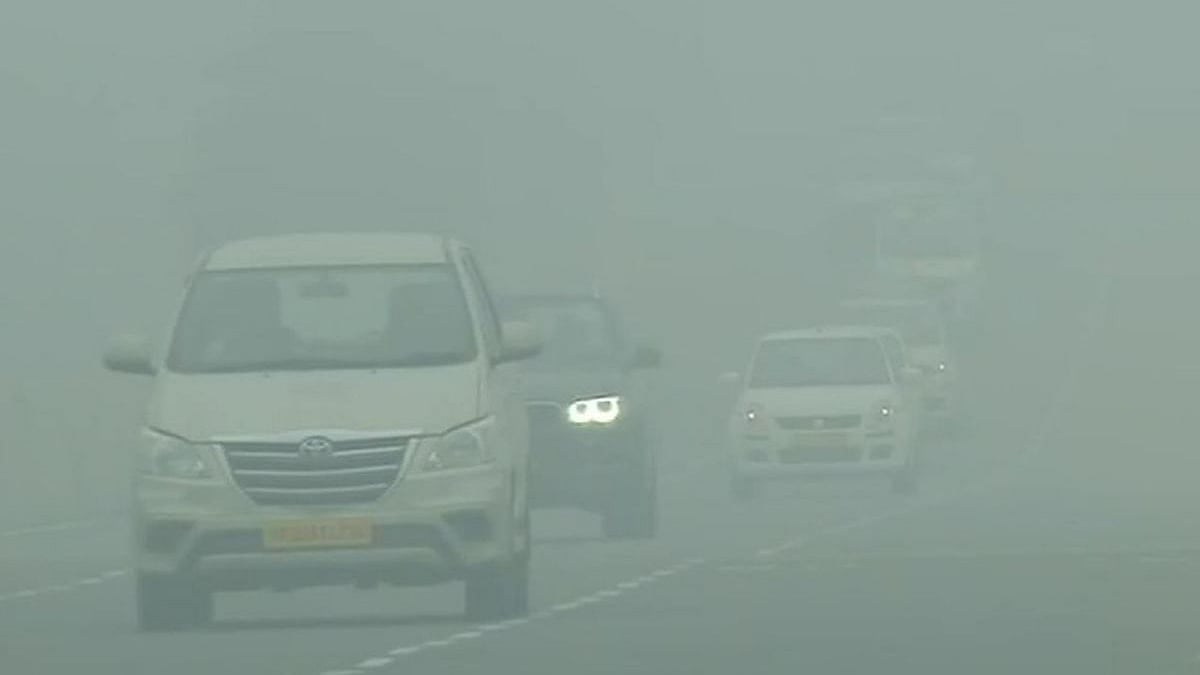 Dense fog in parts of Delhi, minimum temp at 10.2 deg C