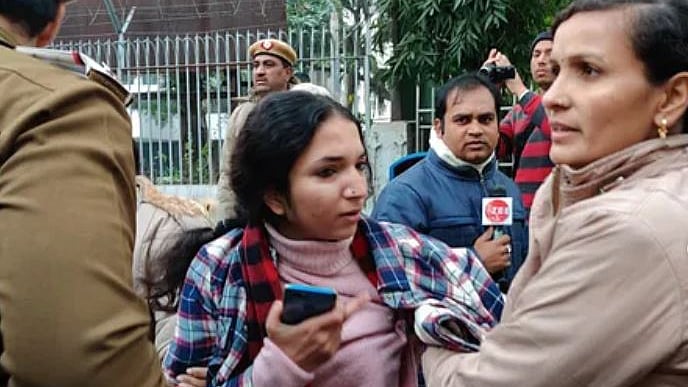 Students protesting against Citizenship Act outside UP Bhawan detained; students allege lathicharge by police