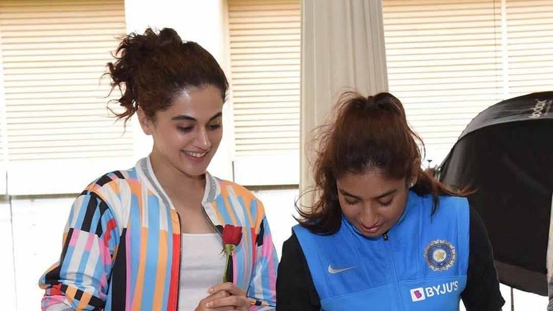 Actress Taapsee Pannu with cricketer Mithali Raj (Photo courtesy: Twitter)