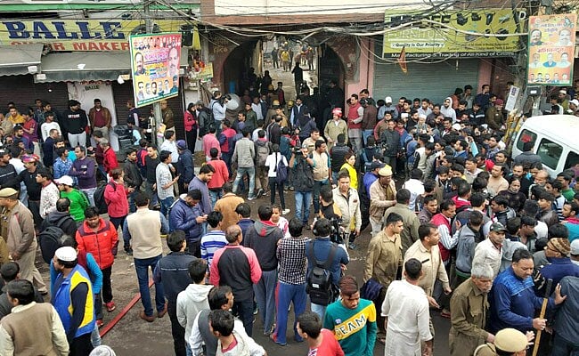 43 killed after massive fire breaks out in a luggage factory in Delhi, CM  Kejriwal announces compensation