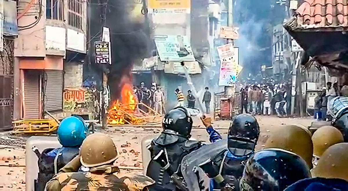 Anti-CAA protests: High alert in Uttar Pradesh ahead of Friday prayer, Internet suspended in 21 districts