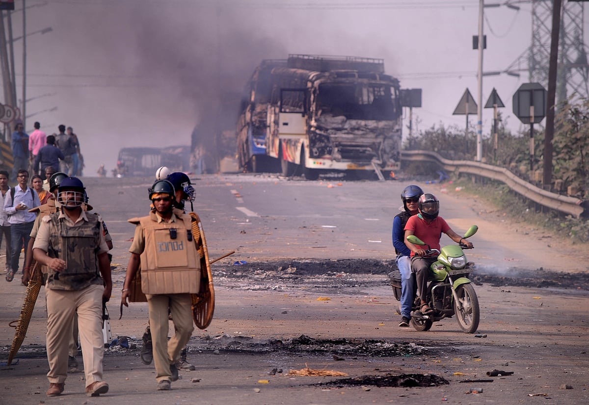 Protests against Citizenship law in Bengal, roads blockades at several places