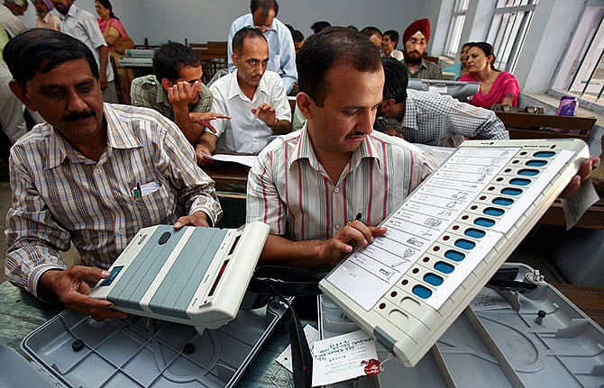 Discrepancies in 347 LS seats poll data: SC issues notice to EC