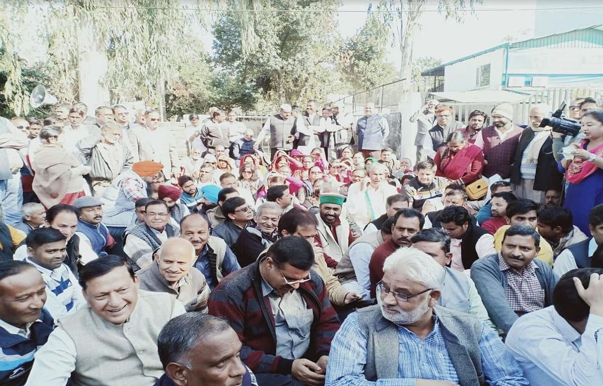 Harish Rawat stages dharna outside Uttarakhand assembly against non-payment of dues to sugarcane farmers