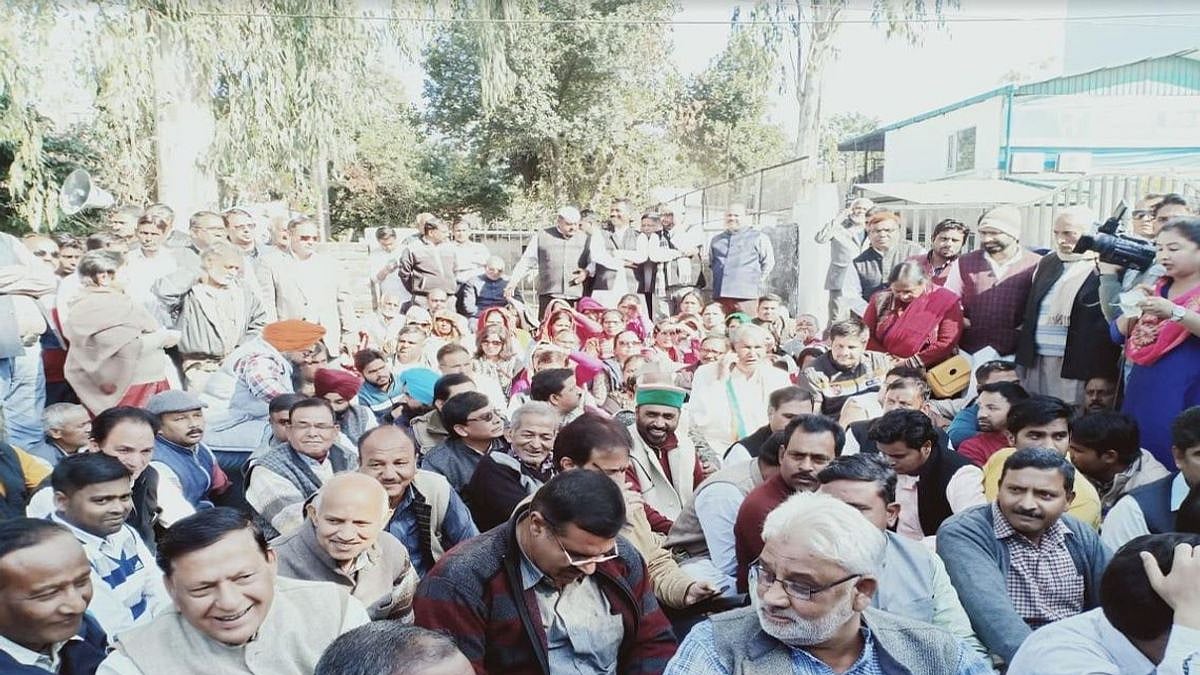 Former Uttarakhand Chief Minister and Congress General Secretary Harish Rawat holding a protest dharna against non-payment of dues of sugarcane farmers of the state