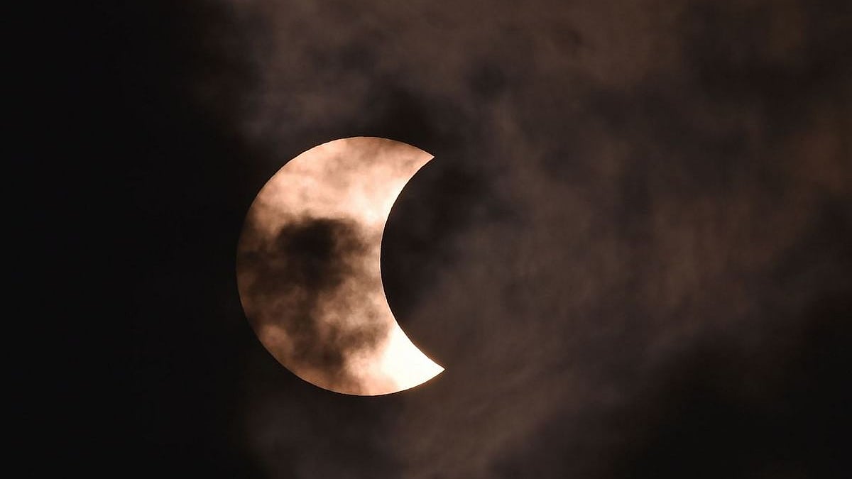 This causes the Sun to look like a ring (annulus) of fire in Kolkata