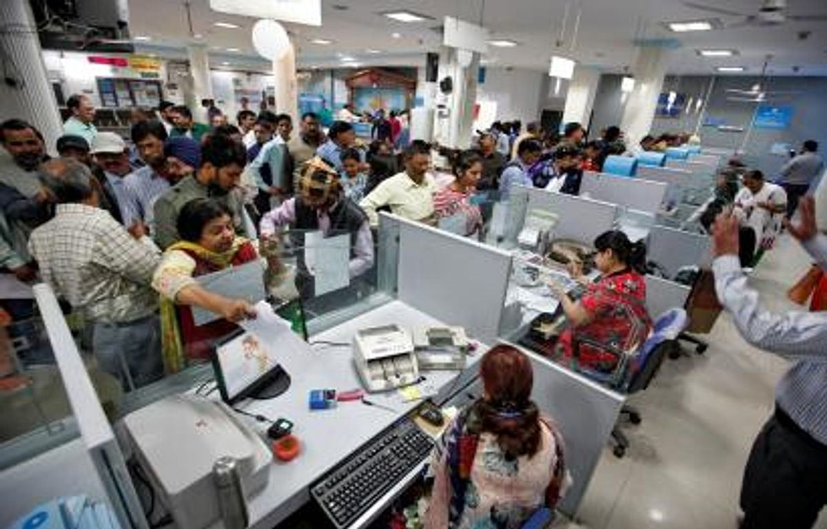 Modi govt’s move to grant 10-year tenure to PSB top brass incongruous