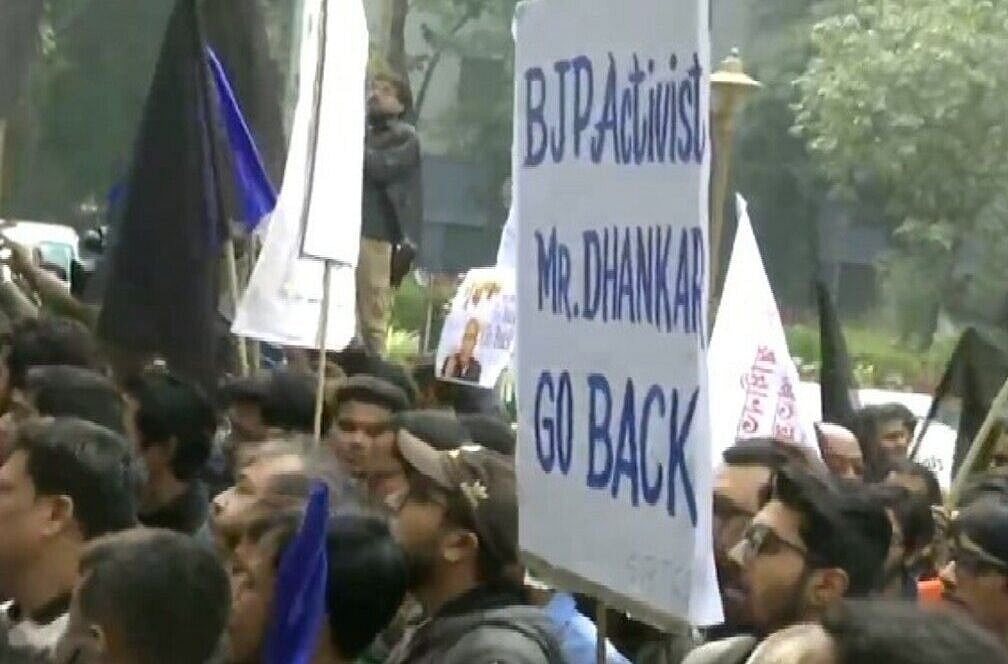 Jadavpur University students block Governor’s car, show black flags