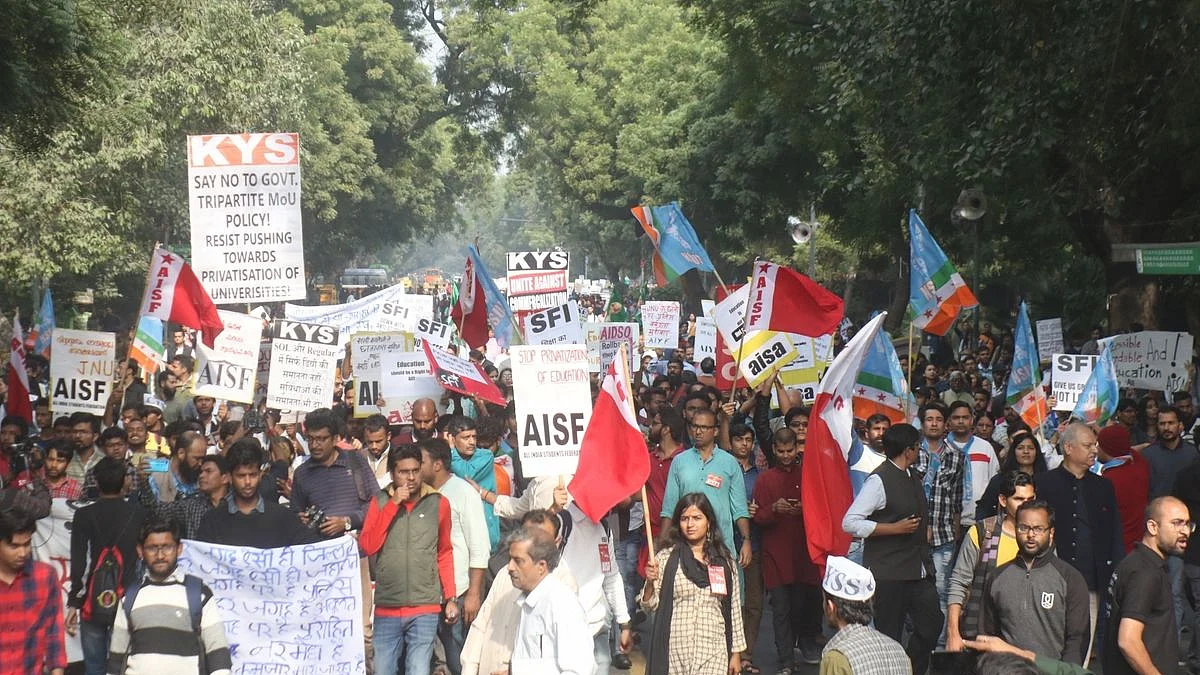 JNU protests: Delhi police shuts all JNU gates to stop students’ march