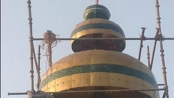 Bareilly Development Authority (BDA) that decided a few years ago to install a ‘jhumka’ in the city, finally installed the ‘jhumka’ structure at Parsakhera trisection over the weekend. (IANS Photo)