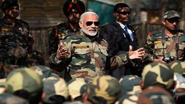 PM Modi amidst Indian Army soldiers